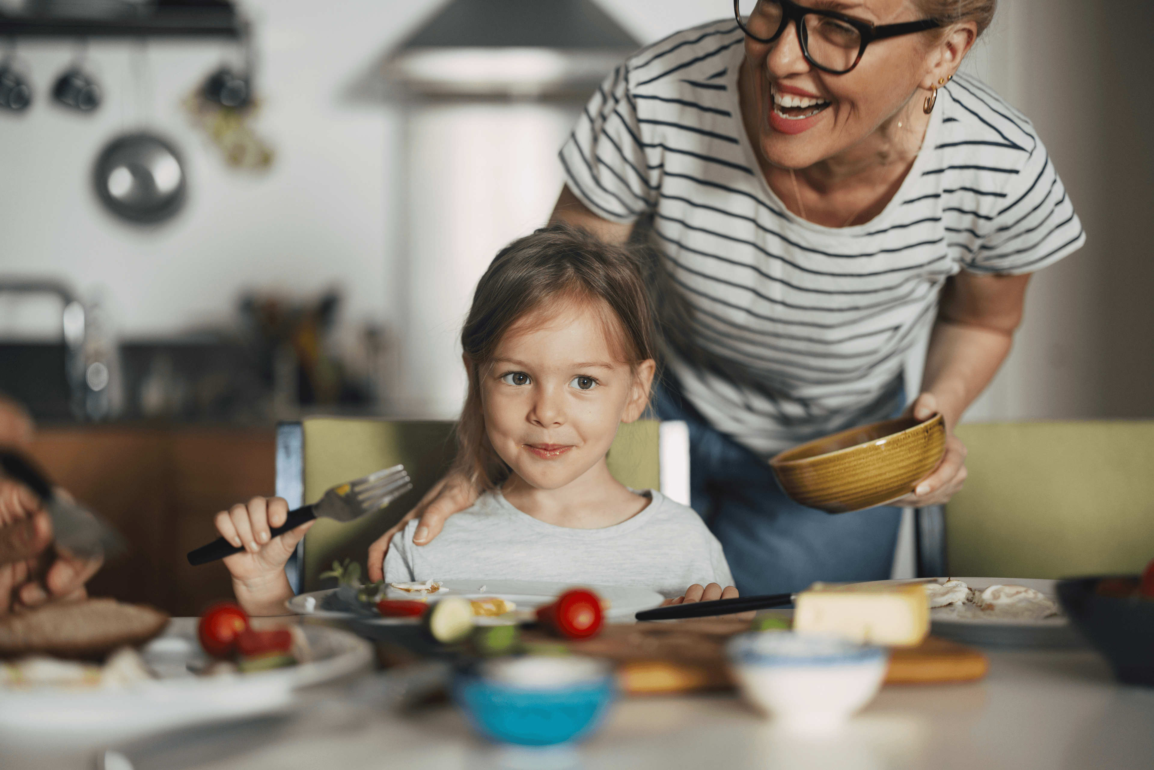 child eating healthy breakfast